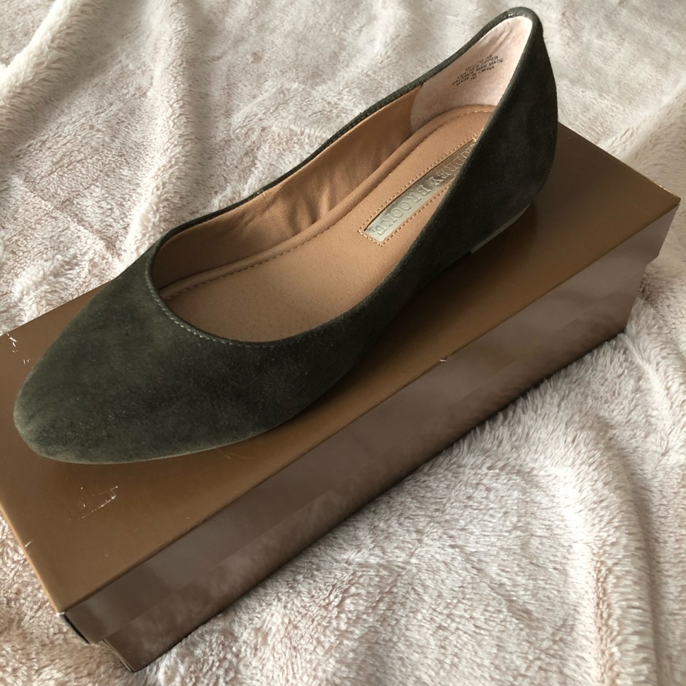 New in box Audrey Brooke flats
